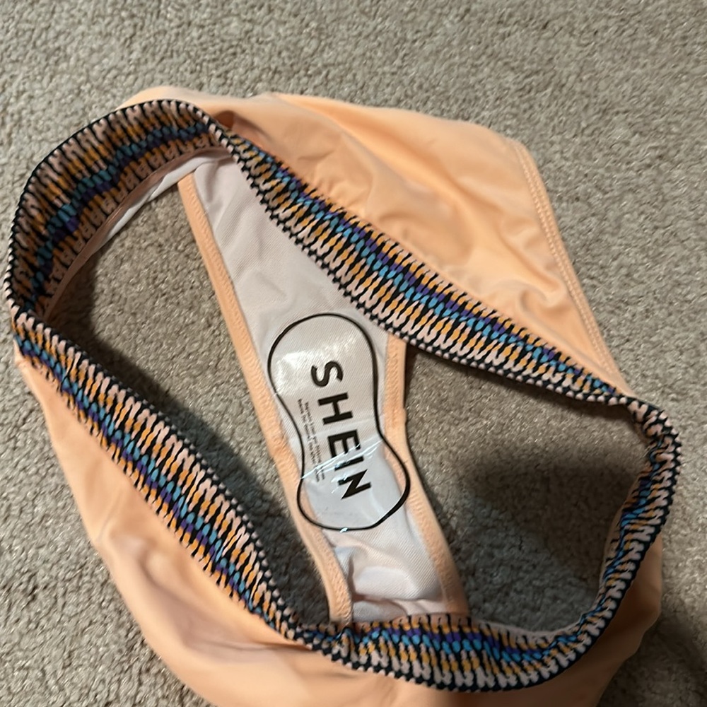 Peach Bikini - Picture 6 of 7